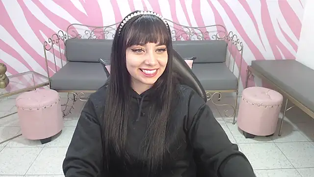 saabrina  online show from December 15, 2025, 1:28 pm