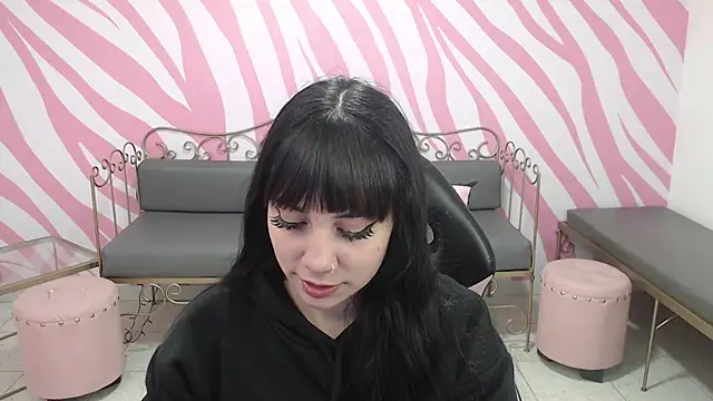 saabrina  online show from December 18, 2025, 1:15 pm