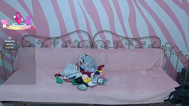 saabrina  online show from September 30, 2025, 1:39 pm