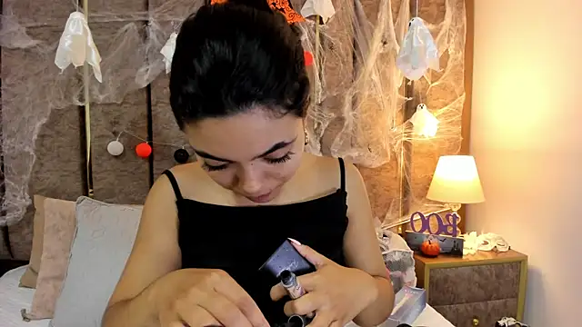 AriaBelles online show from November 1, 2025, 12:10 pm