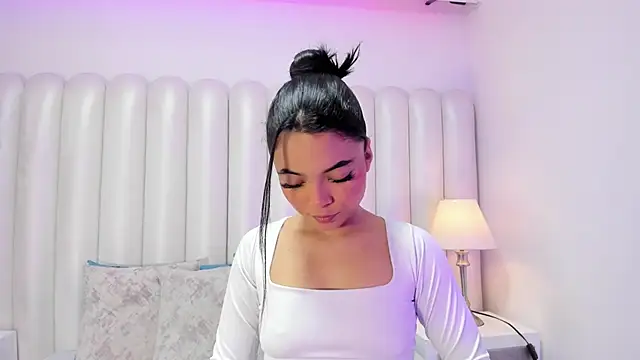 AriaBelles online show from November 18, 2025, 10:29 am