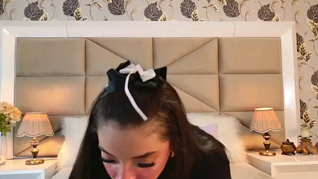 MayaDeLuca online show from December 1, 2025, 1:01 pm