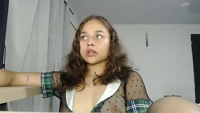Snapshot of LittleCheerry69 chatting on April 23, 2026, 2:51 pm LittleCheerry69 online show from April 23, 2026, 2:51 pm