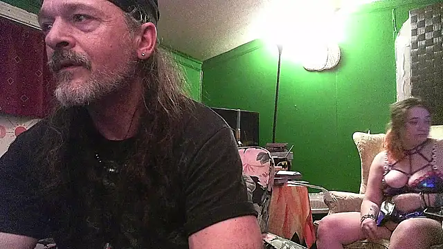 HippieDad333 online show from April 14, 2026, 3:00 am