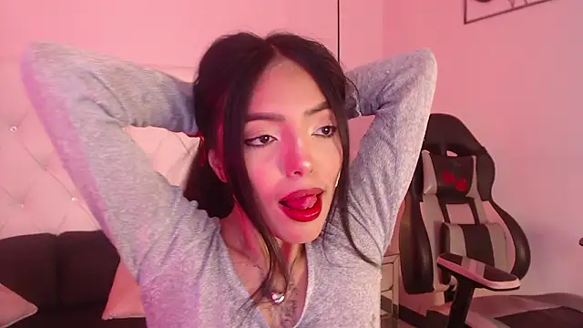 Snapshot of Liv20_ chatting on February 20, 2026, 7:49 pm Liv20 online show from February 20, 2026, 7:49 pm