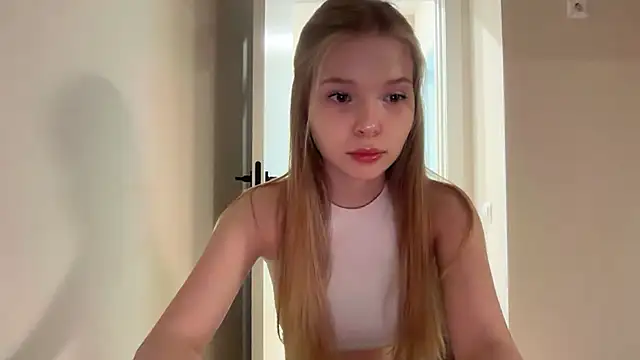 Snapshot of CandysRose chatting on May 13, 2026, 7:43 pm CandysRose online show from May 13, 2026, 7:43 pm