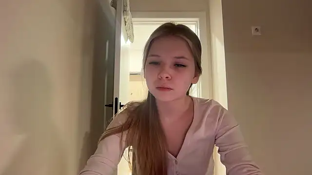 Snapshot of CandysRose chatting on May 14, 2026, 6:49 pm CandysRose online show from May 14, 2026, 6:49 pm