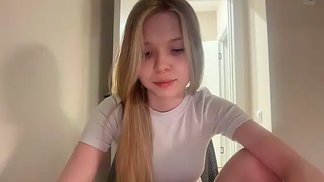 Snapshot of CandysRose chatting on May 19, 2026, 6:37 pm CandysRose online show from May 19, 2026, 6:37 pm