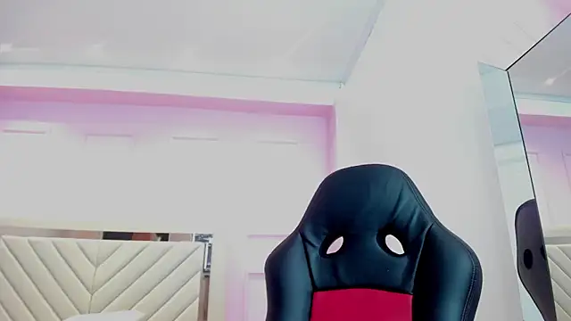 ALAHIACRUZ1 online show from March 12, 2026, 7:29 pm