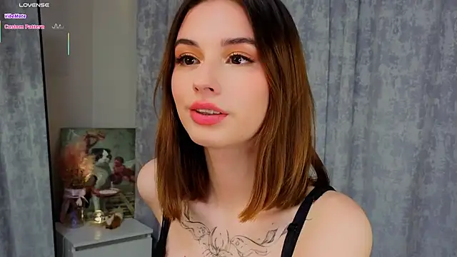 Snapshot of LunaraRada chatting on December 2, 2025, 2:41 pm LunaraRada online show from December 2, 2025, 2:41 pm