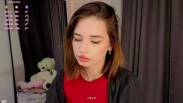 Snapshot of LunaraRada chatting on October 11, 2025, 4:08 pm LunaraRada online show from October 11, 2025, 4:08 pm