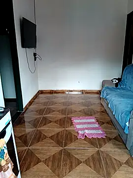 Snapshot of EggedGrowth chatting on October 20, 2025, 4:40 pm EggedGrowth online show from October 20, 2025, 4:40 pm