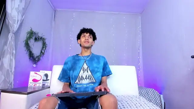 Snapshot of josesweet_ chatting on October 8, 2025, 6:52 pm josesweet  online show from October 8, 2025, 6:52 pm