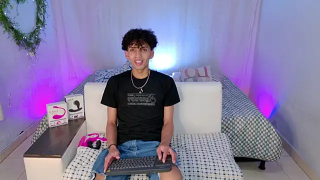 Snapshot of josesweet_ chatting on October 3, 2025, 10:55 pm josesweet  online show from October 3, 2025, 10:55 pm