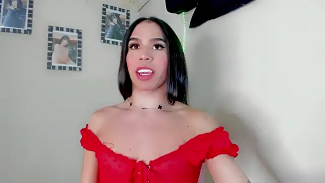 Snapshot of Sophia_Velarie chatting on October 1, 2025, 9:51 pm Sophia Velarie online show from October 1, 2025, 9:51 pm