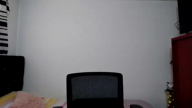 Snapshot of abrilsex23 chatting on December 16, 2025, 2:43 pm abrilsex23 online show from December 16, 2025, 2:43 pm