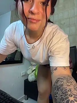 Snapshot of came_lia1 chatting on October 24, 2025, 2:21 am came lia1 online show from October 24, 2025, 2:21 am