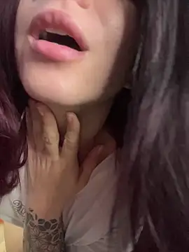 Snapshot of came_lia1 chatting on November 25, 2025, 2:45 am came lia1 online show from November 25, 2025, 2:45 am