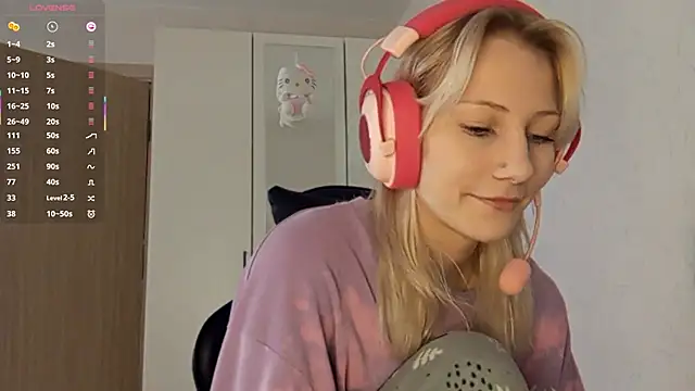 KandaceMassanelli online show from October 10, 2025, 8:48 am