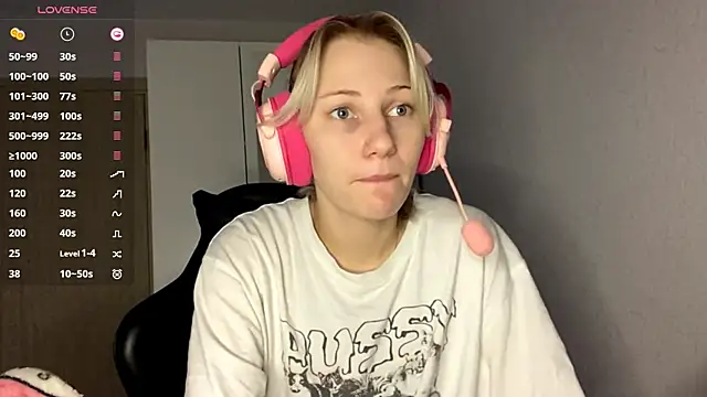 KandaceMassanelli online show from October 20, 2025, 8:26 am