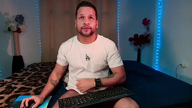 Snapshot of LucasGaeel chatting on April 13, 2026, 12:09 pm LucasGaeel online show from April 13, 2026, 12:09 pm