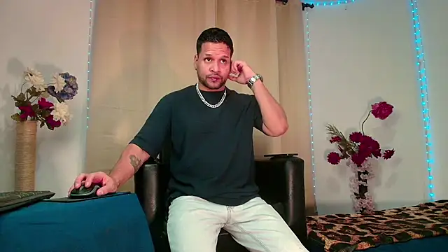 Snapshot of LucasGaeel chatting on March 6, 2026, 11:22 pm LucasGaeel online show from March 6, 2026, 11:22 pm