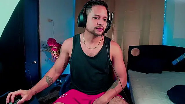 LucasGaeel online show from October 30, 2025, 11:19 am