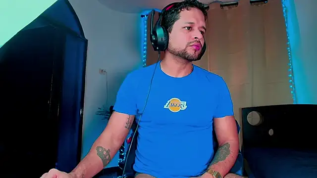 LucasGaeel online show from November 25, 2025, 3:18 am