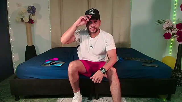 Snapshot of LucasGaeel chatting on April 10, 2026, 12:50 am LucasGaeel online show from April 10, 2026, 12:50 am