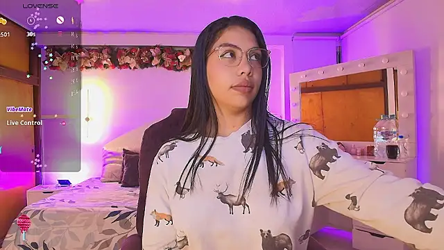 Snapshot of kloe28 chatting on January 10, 2026, 4:19 am kloe28 online show from January 10, 2026, 4:19 am