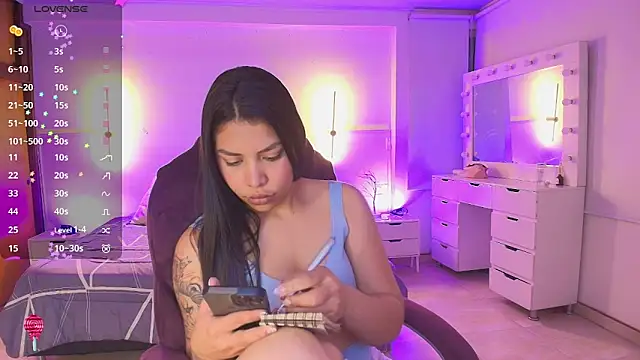 Snapshot of kloe28 chatting on February 19, 2026, 3:47 am kloe28 online show from February 19, 2026, 3:47 am