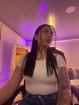 kloe28 online show from November 5, 2025, 3:20 am