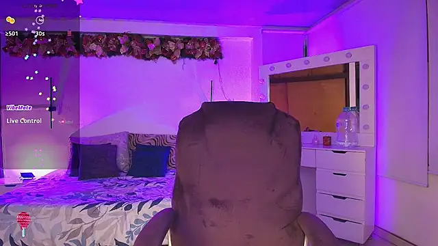 Snapshot of kloe28 chatting on January 7, 2026, 3:55 am kloe28 online show from January 7, 2026, 3:55 am