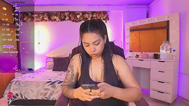 Snapshot of kloe28 chatting on January 11, 2026, 4:08 am kloe28 online show from January 11, 2026, 4:08 am