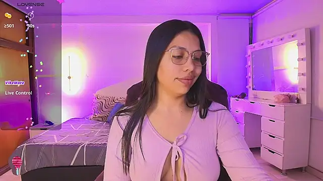 Snapshot of kloe28 chatting on February 26, 2026, 3:39 am kloe28 online show from February 26, 2026, 3:39 am