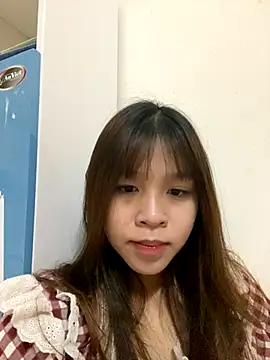 Snapshot of Hanaa07_ chatting on October 17, 2025, 12:14 am Hanaa07  online show from October 17, 2025, 12:14 am