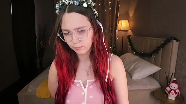 Snapshot of Monica__Queen chatting on December 21, 2025, 5:31 am Monica Queen online show from December 21, 2025, 5:31 am