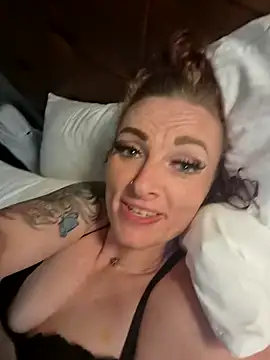 Snapshot of arinna93 chatting on November 22, 2025, 8:13 am arinna93 online show from November 22, 2025, 8:13 am