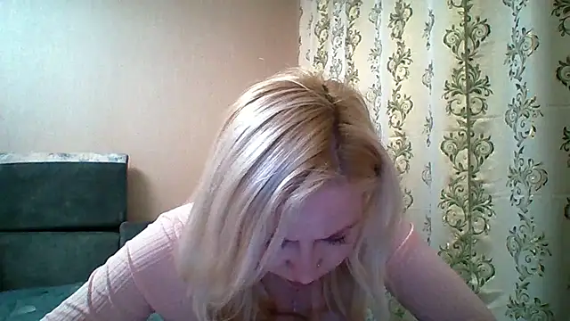 Snapshot of Ceryanne chatting on November 2, 2025, 1:21 am Ceryanne online show from November 2, 2025, 1:21 am