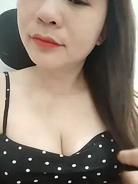 Girl Shy2000 online show from May 5, 2026, 9:18 pm