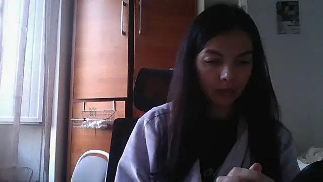 Lorivell online show from November 18, 2025, 10:40 am