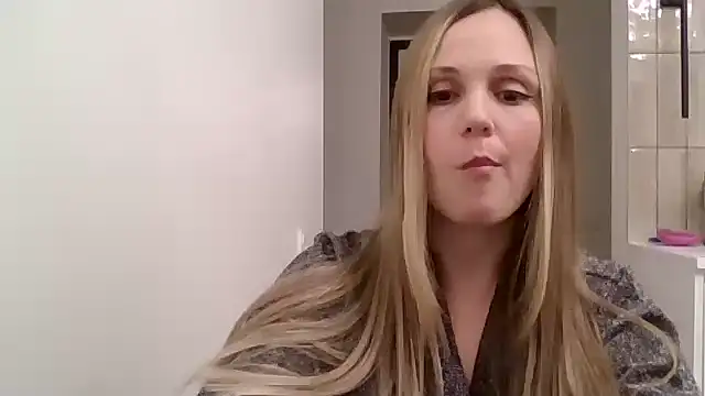 Kyrelinn online show from October 27, 2025, 4:08 pm