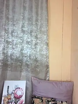 Snapshot of Caramel102004 chatting on October 14, 2025, 8:20 pm Caramel102004 online show from October 14, 2025, 8:20 pm