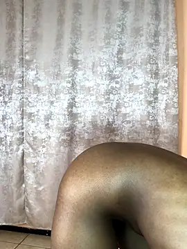 Snapshot of Caramel102004 chatting on October 3, 2025, 9:38 pm Caramel102004 online show from October 3, 2025, 9:38 pm