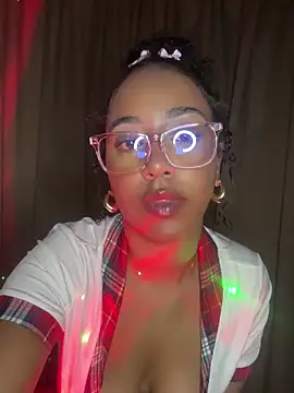 Snapshot of DarkFantisyxx chatting on October 10, 2025, 11:16 pm DarkFantisyxx online show from October 10, 2025, 11:16 pm