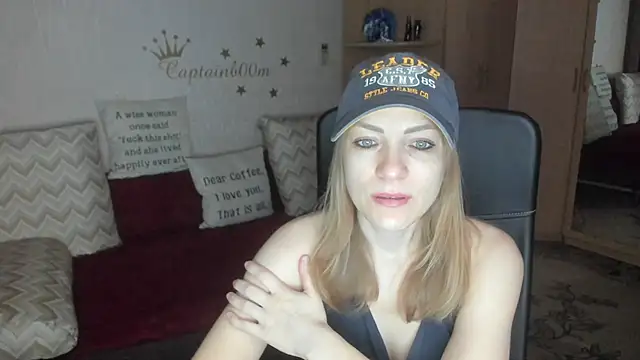 Snapshot of Tiffany_Bates chatting on November 11, 2025, 3:23 am Tiffany Bates online show from November 11, 2025, 3:23 am