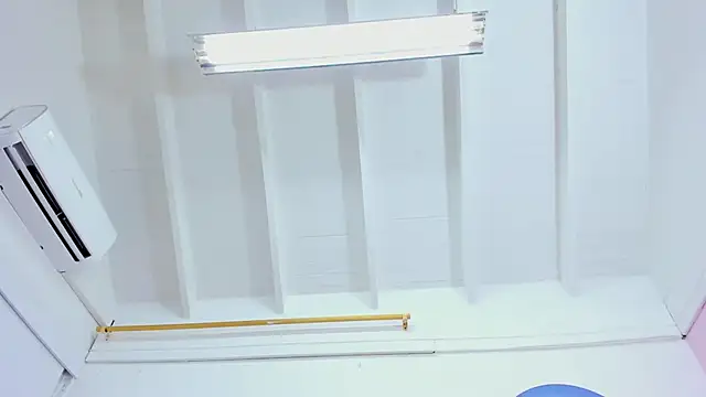 melevansxs online show from November 12, 2025, 8:34 pm