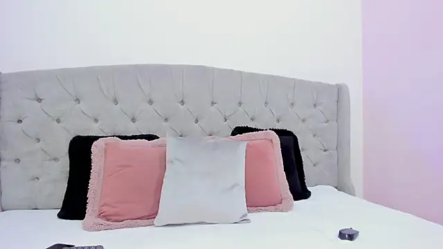 melevansxs online show from November 28, 2025, 10:10 pm