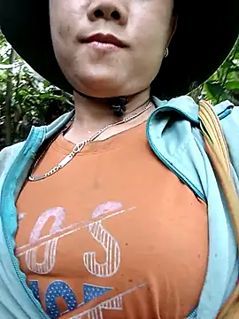 Snapshot of Samyy_xx chatting on November 12, 2025, 6:17 am Samyy xx online show from November 12, 2025, 6:17 am