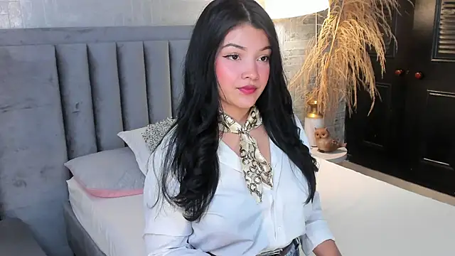Snapshot of EmmaBlossom chatting on May 21, 2026, 12:35 pm EmmaBlossom online show from May 21, 2026, 12:35 pm